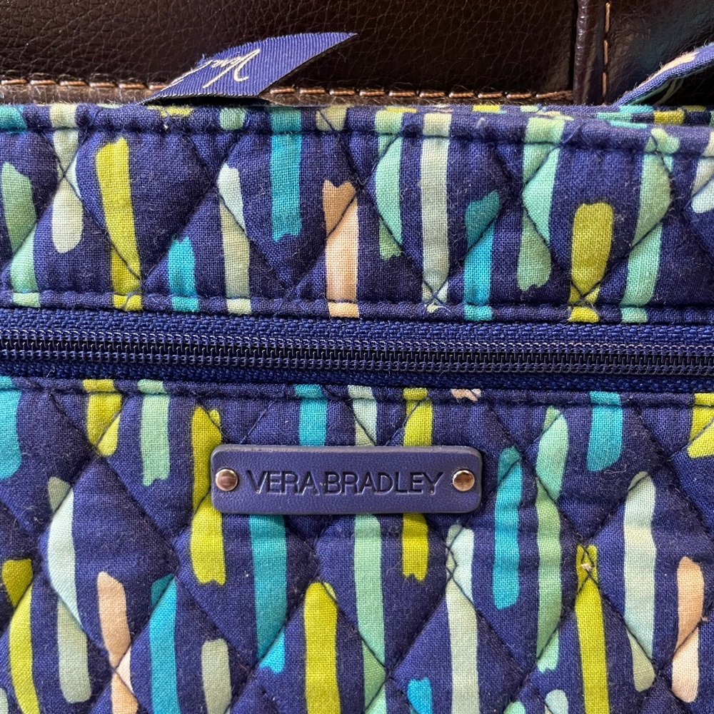 Vera Bradley Sling bag - Picture 2 of 5